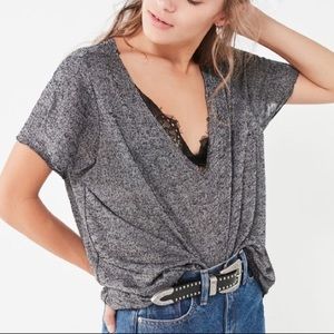 soft & loose v-neck tee!